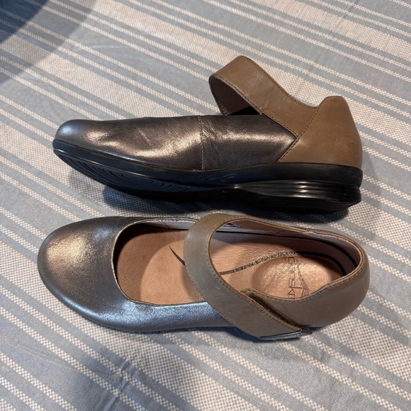 Dansko light bronze/tanish 2 toned textured Leather Women's Shoes - Picture 2 of 13